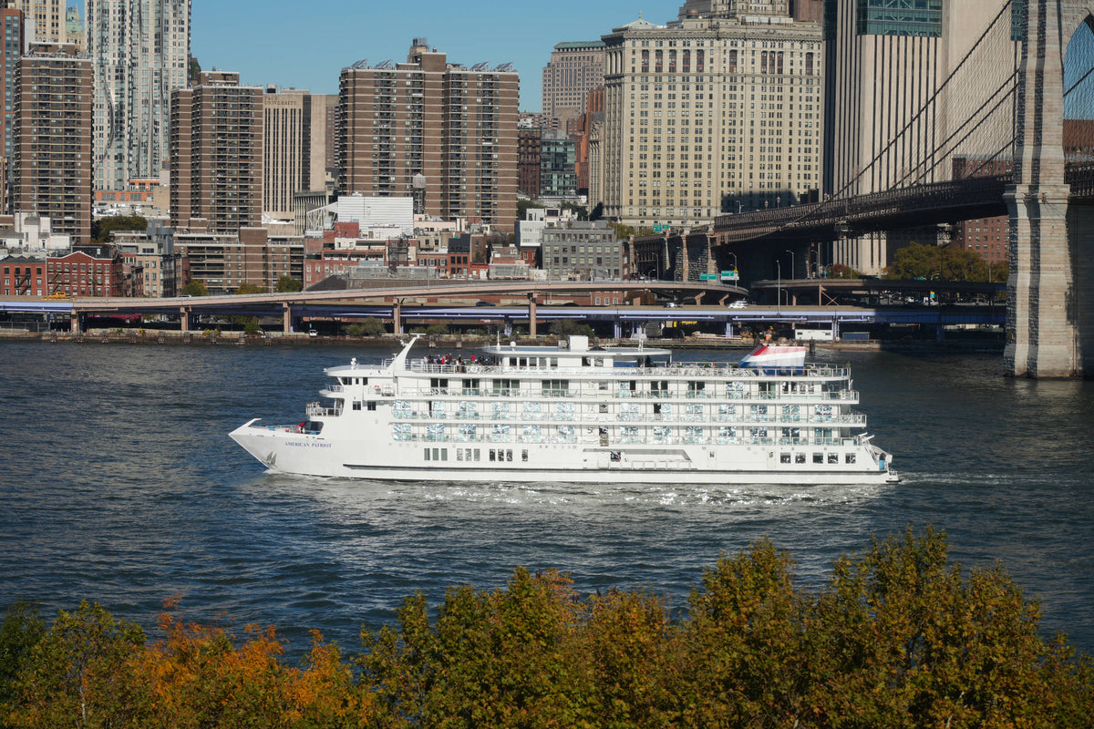 Cruise Ship [American Patriot] Clears the Brooklyn Bridge