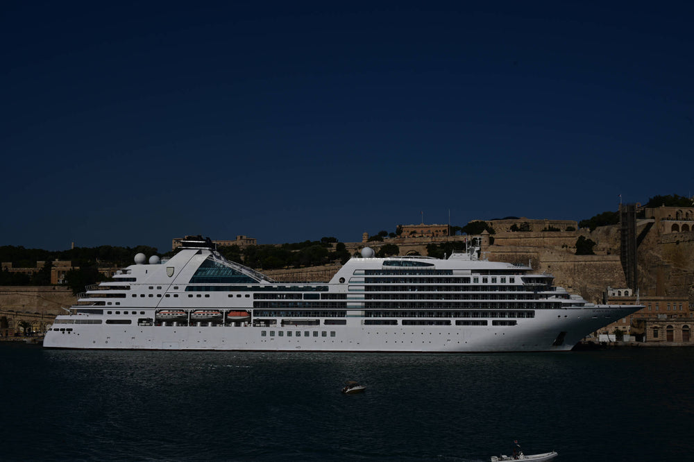 Contrast of [Seabourn Ovation] with Valletta, Malta